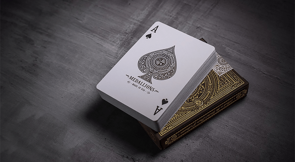 Medallion by Theory11 - Carti De Joc Premium